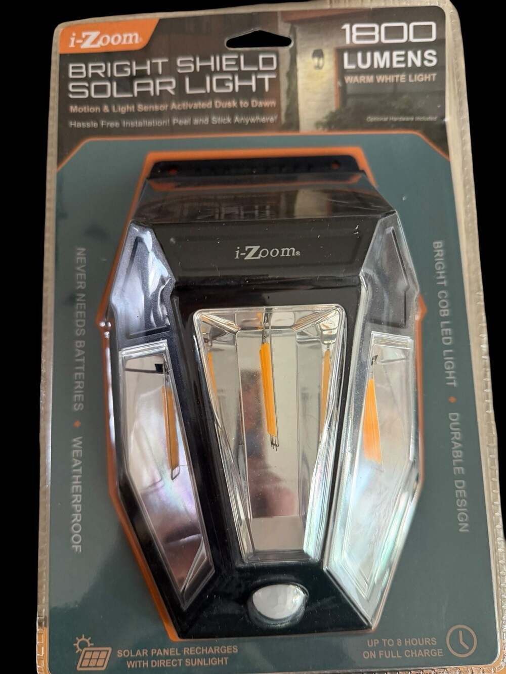 i-Zoom Bright Shield Solar Light 1800 Lumens Motion & Light Sensor